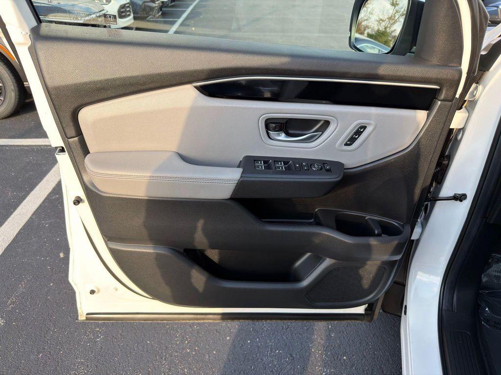 used 2025 Honda Pilot car, priced at $44,900