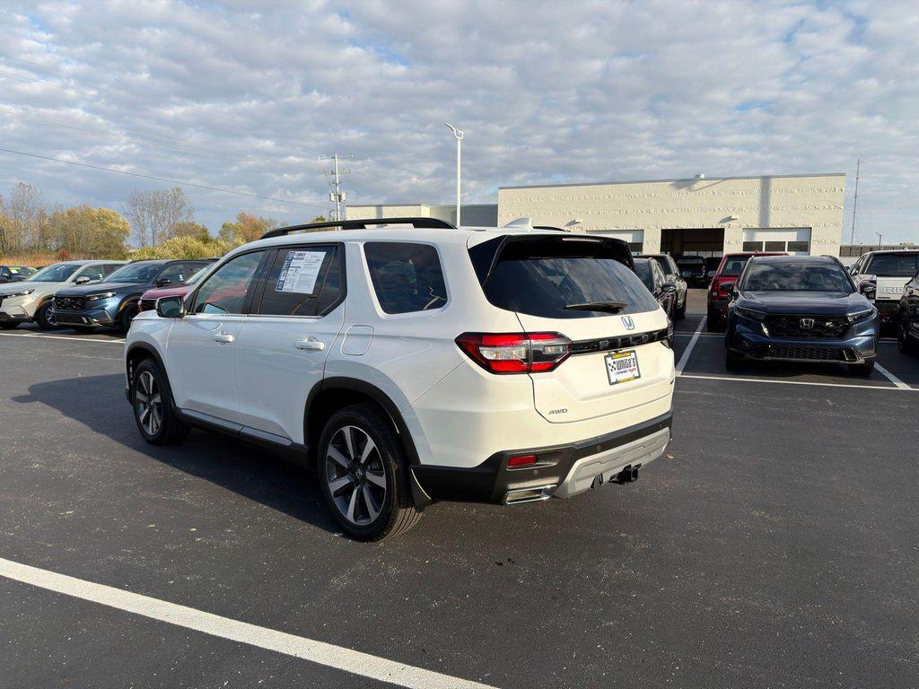 used 2025 Honda Pilot car, priced at $44,900