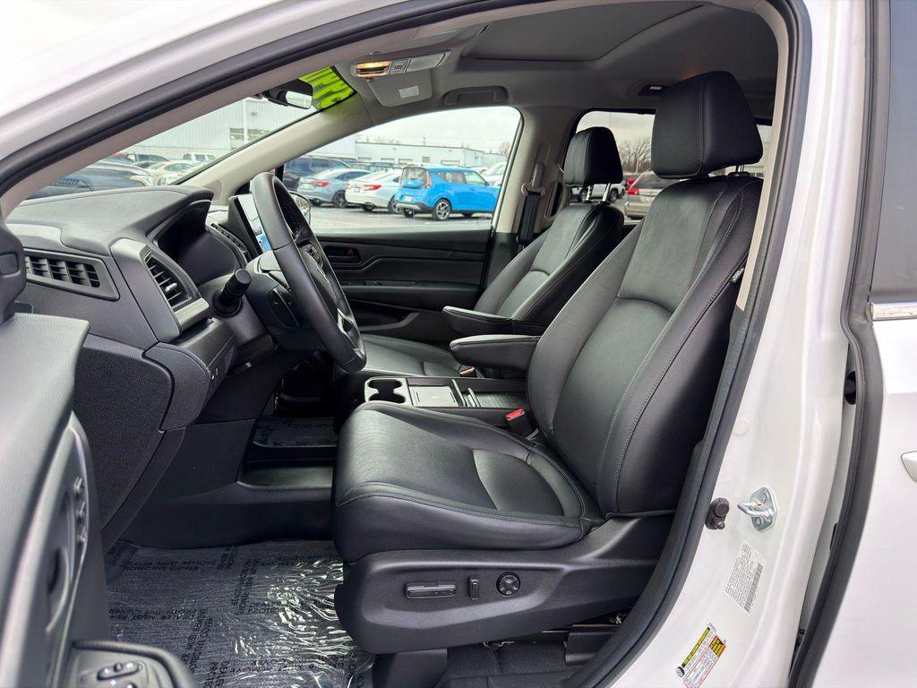 used 2025 Honda Odyssey car, priced at $39,900