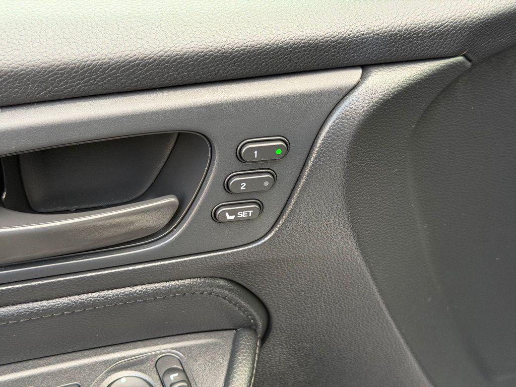 used 2025 Honda Odyssey car, priced at $39,900