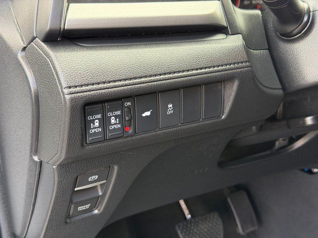 used 2025 Honda Odyssey car, priced at $39,900