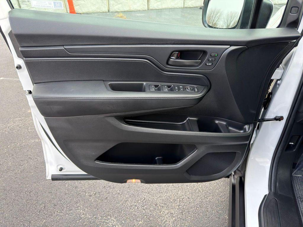 used 2025 Honda Odyssey car, priced at $39,900