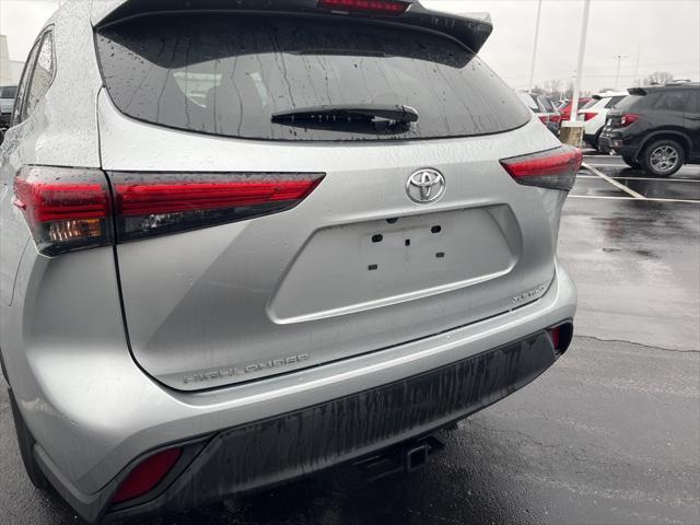 used 2021 Toyota Highlander car, priced at $32,800