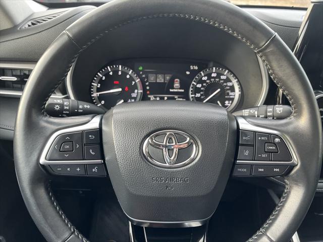 used 2021 Toyota Highlander car, priced at $32,400