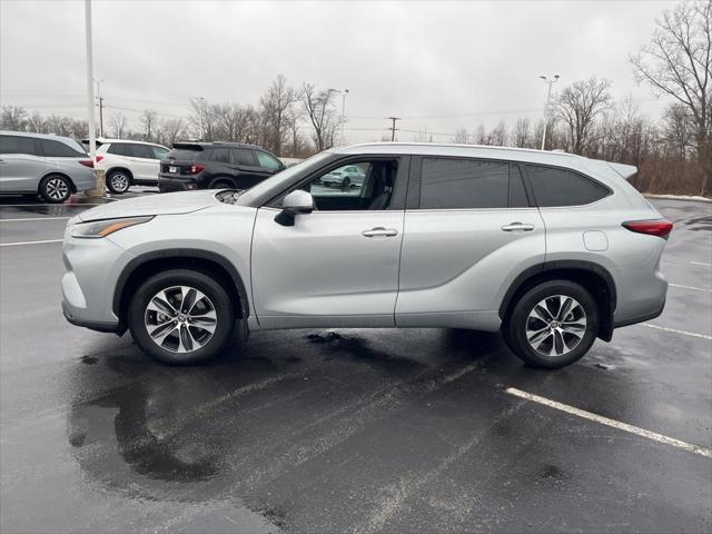 used 2021 Toyota Highlander car, priced at $32,800