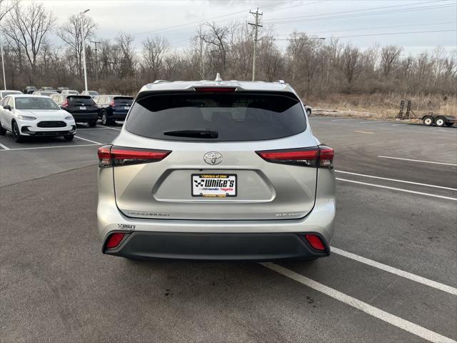 used 2021 Toyota Highlander car, priced at $32,400