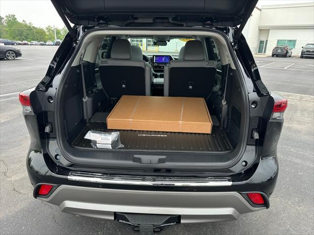 new 2025 Toyota Highlander car, priced at $55,572
