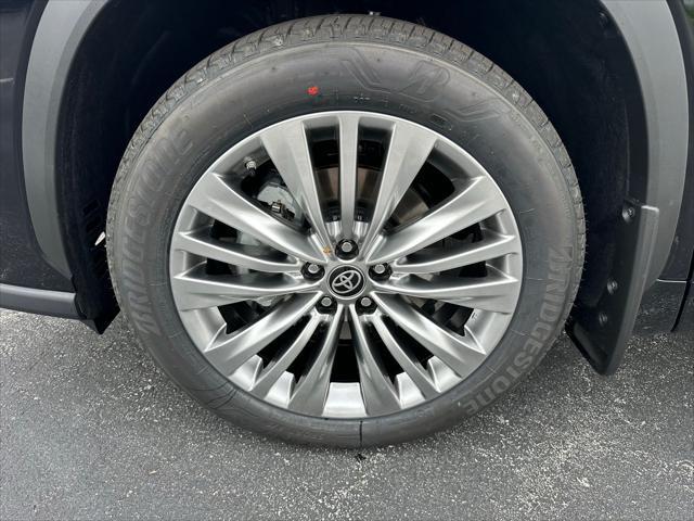 new 2025 Toyota Highlander car, priced at $55,572