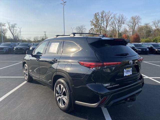 used 2022 Toyota Highlander car, priced at $31,400