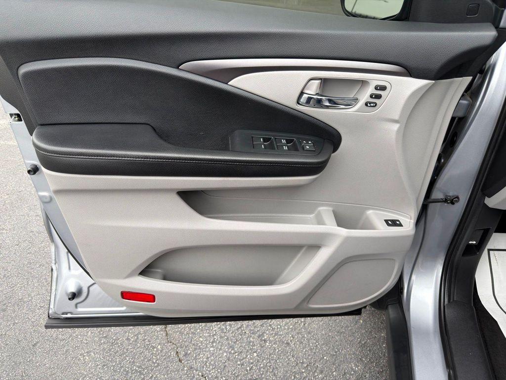 used 2021 Honda Pilot car, priced at $21,900