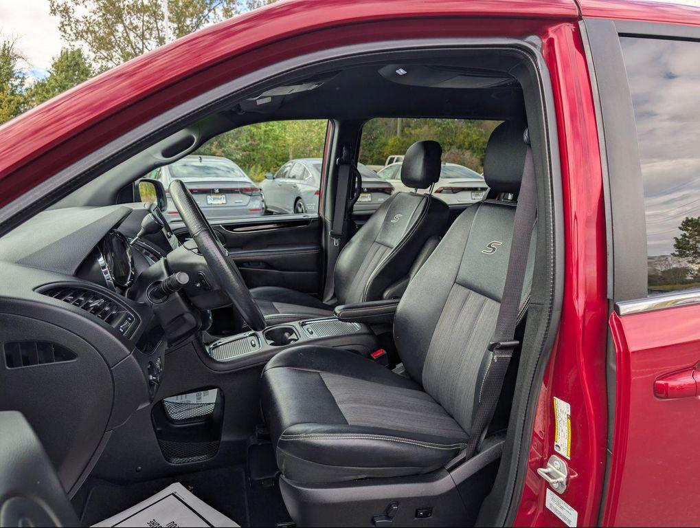 used 2016 Chrysler Town & Country car, priced at $10,400