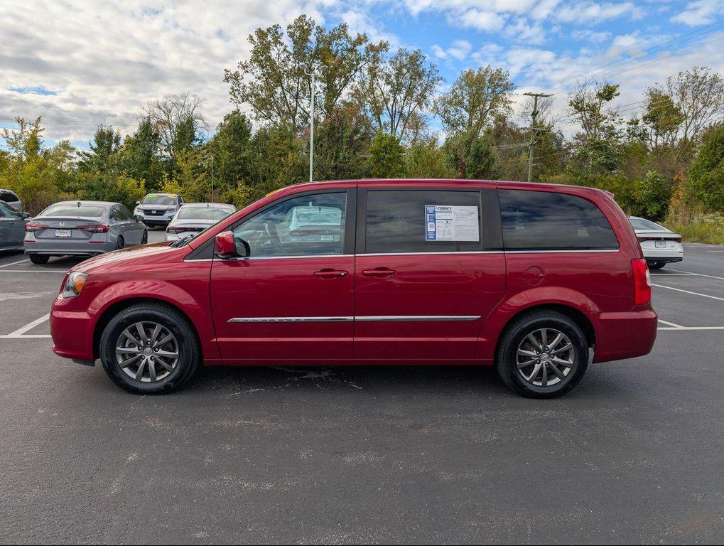 used 2016 Chrysler Town & Country car, priced at $10,400