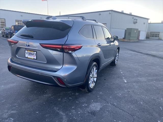 used 2022 Toyota Highlander Hybrid car, priced at $41,800