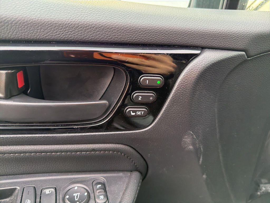 used 2025 Honda Odyssey car, priced at $43,400