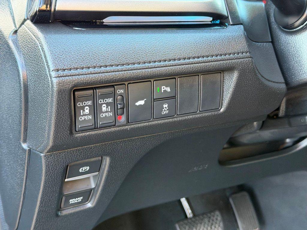 used 2025 Honda Odyssey car, priced at $43,400