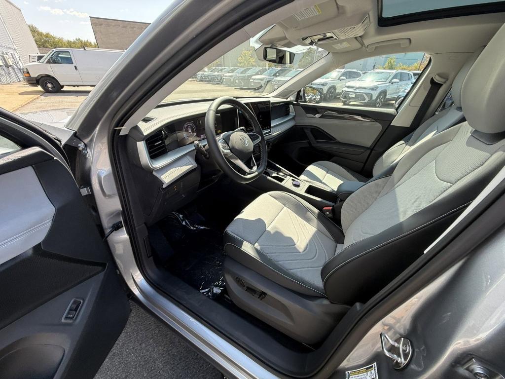 new 2025 Volkswagen Tiguan car, priced at $35,110