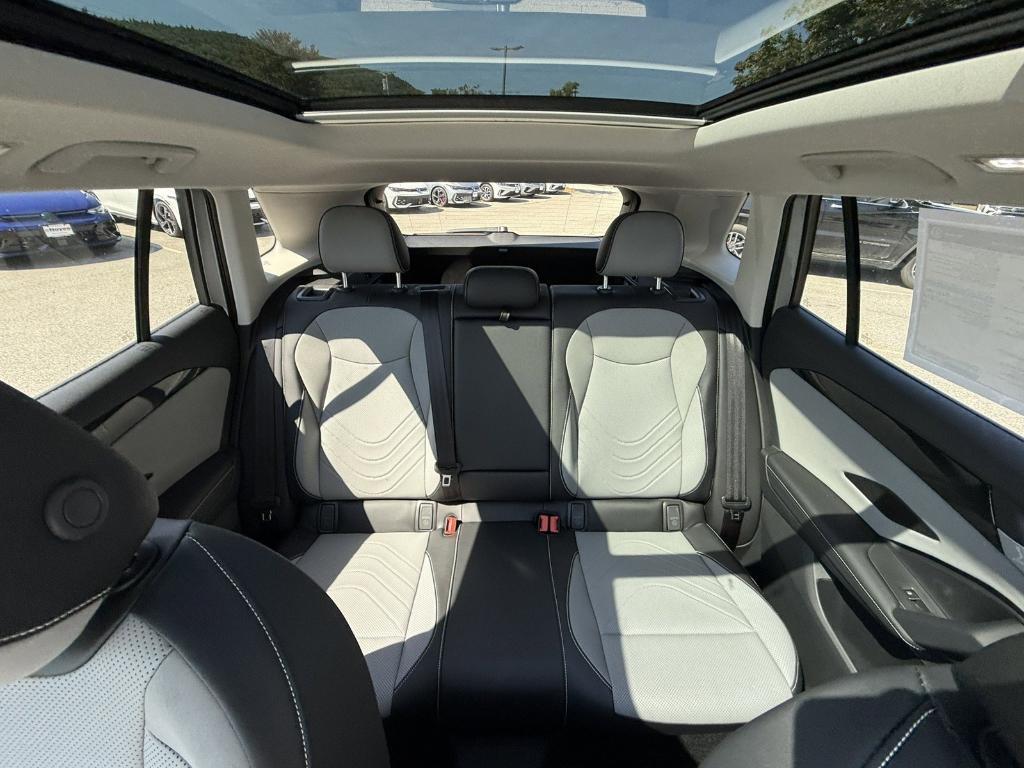 new 2025 Volkswagen Tiguan car, priced at $35,110