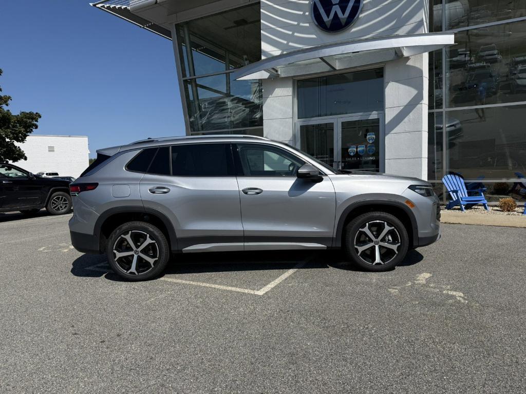 new 2025 Volkswagen Tiguan car, priced at $35,110