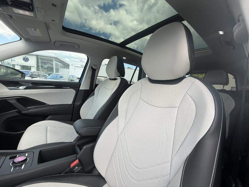 new 2025 Volkswagen Tiguan car, priced at $34,988