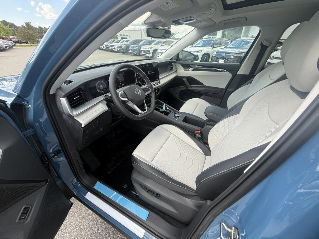 new 2025 Volkswagen Tiguan car, priced at $34,988