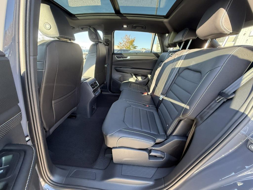 new 2026 Volkswagen Atlas Cross Sport car, priced at $49,067