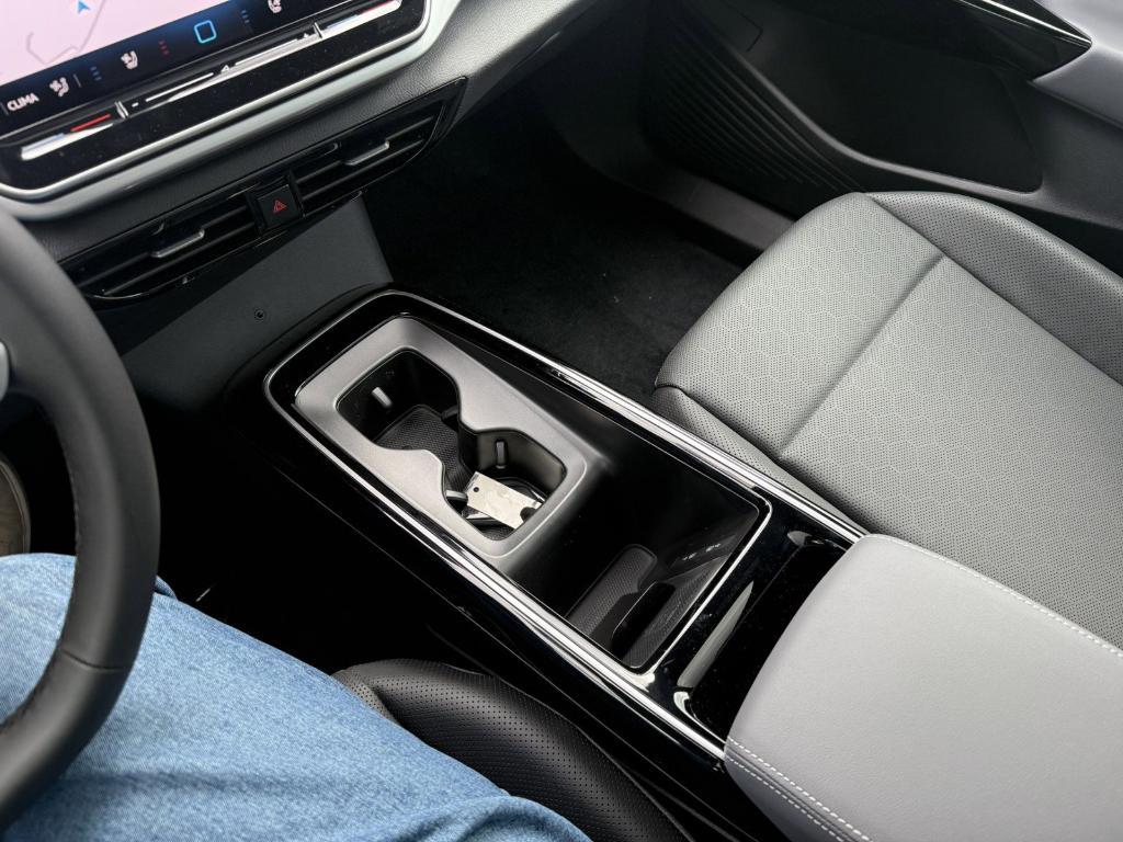 new 2025 Volkswagen ID.4 car, priced at $52,516