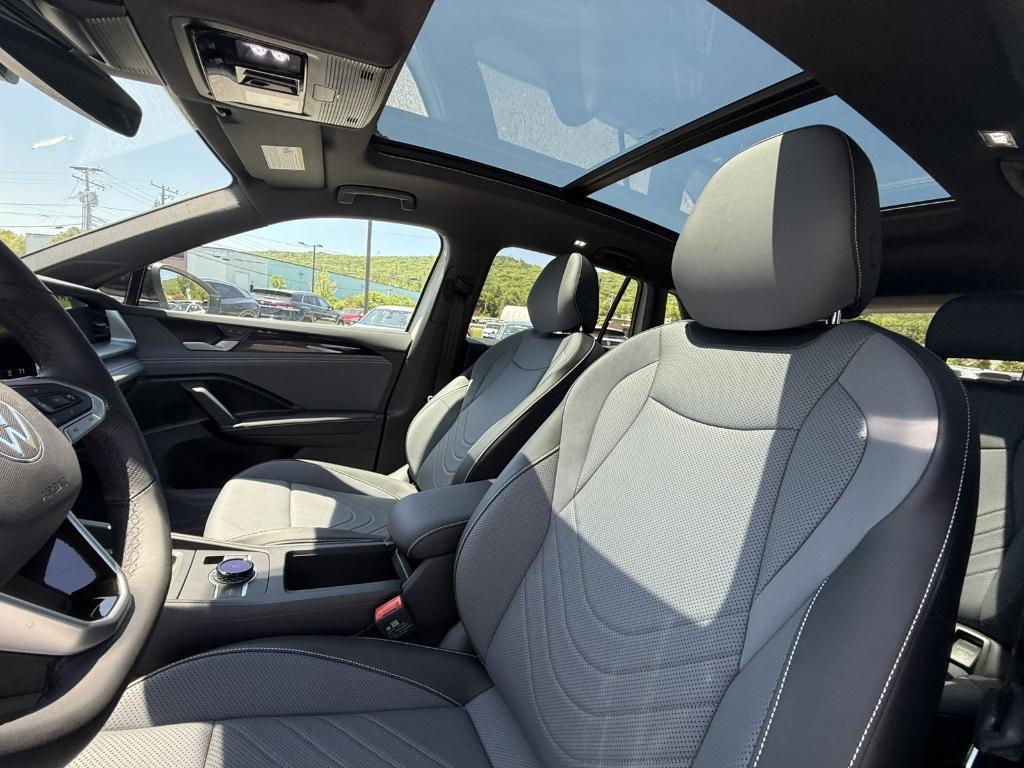 new 2025 Volkswagen Tiguan car, priced at $38,258