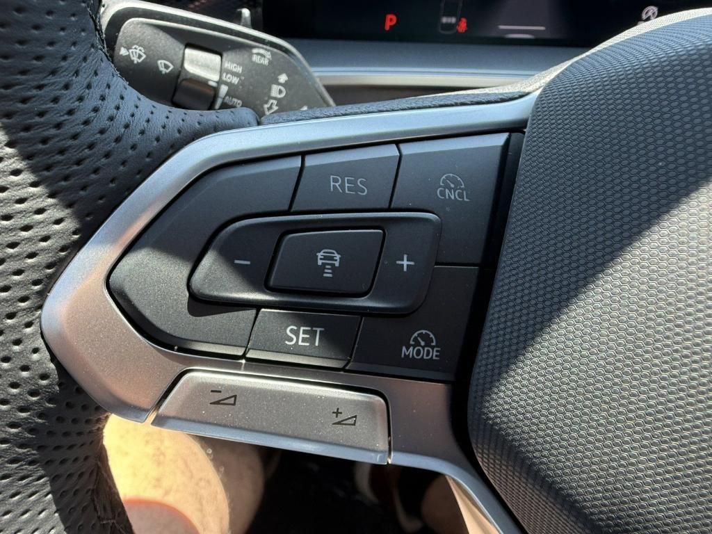 new 2025 Volkswagen Tiguan car, priced at $38,258
