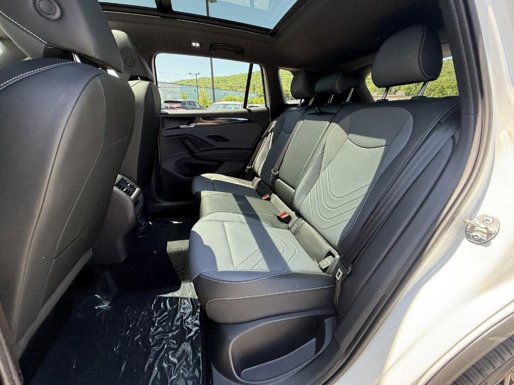 new 2025 Volkswagen Tiguan car, priced at $38,258