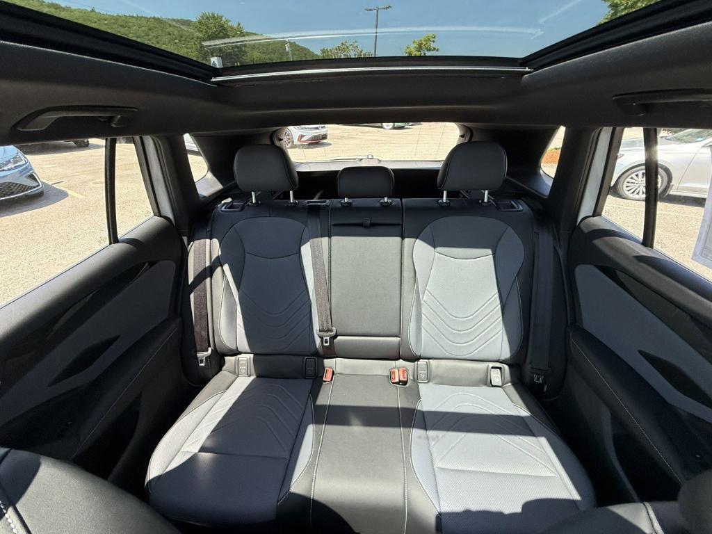 new 2025 Volkswagen Tiguan car, priced at $38,258