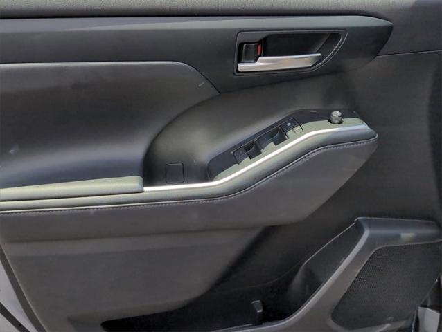 used 2021 Toyota Highlander car, priced at $32,990