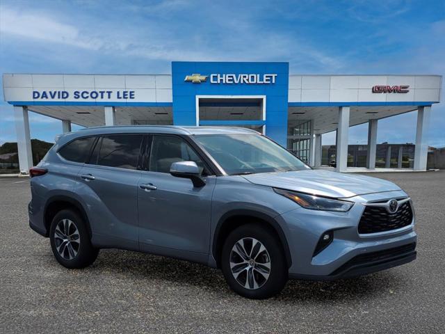 used 2021 Toyota Highlander car, priced at $32,990