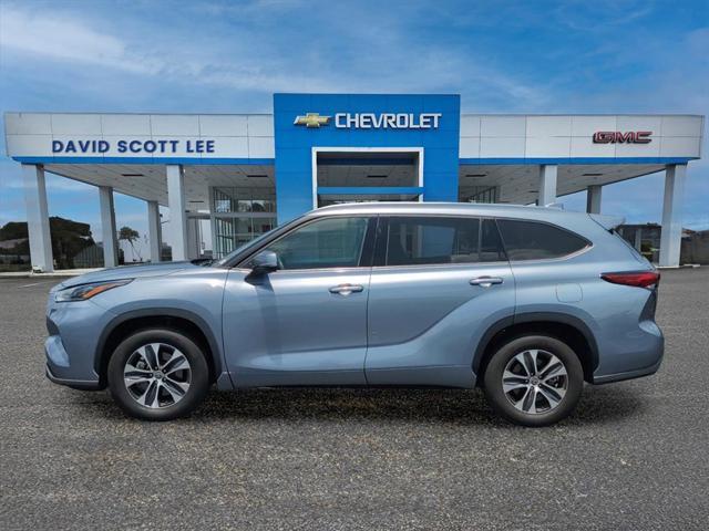 used 2021 Toyota Highlander car, priced at $32,990