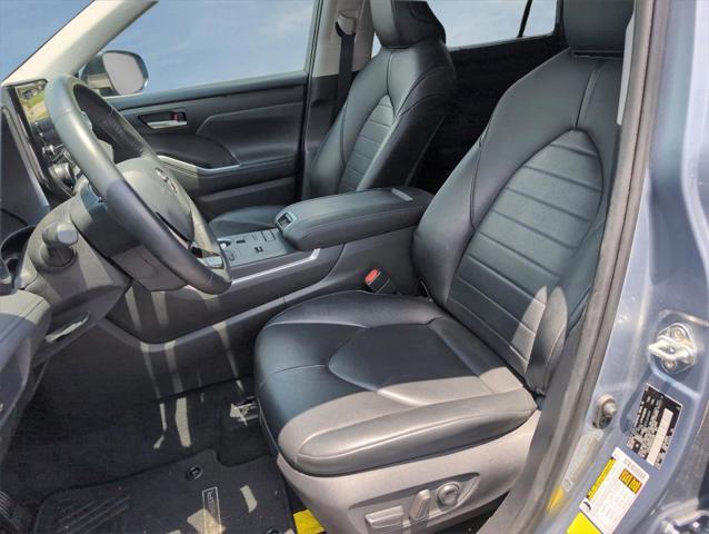 used 2021 Toyota Highlander car, priced at $32,990