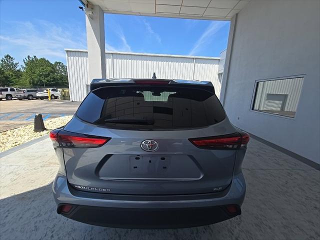 used 2021 Toyota Highlander car