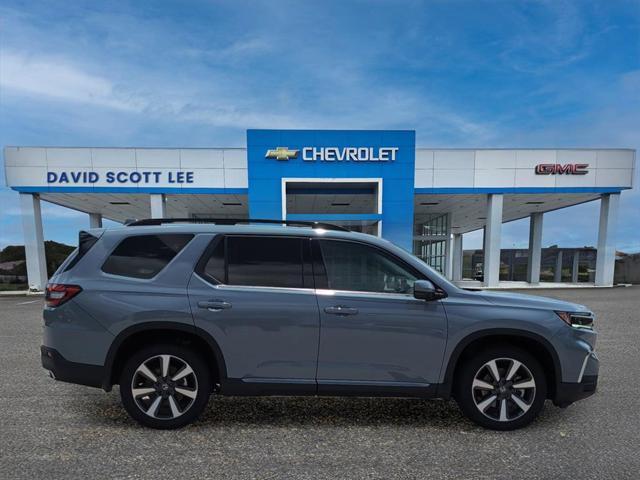 used 2025 Honda Pilot car, priced at $46,990