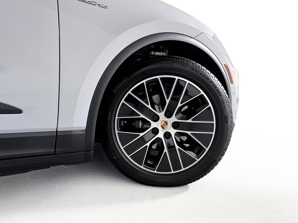 used 2025 Porsche Macan car, priced at $68,900