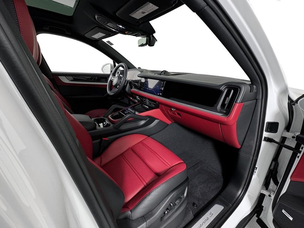 new 2025 Porsche Cayenne car, priced at $126,325