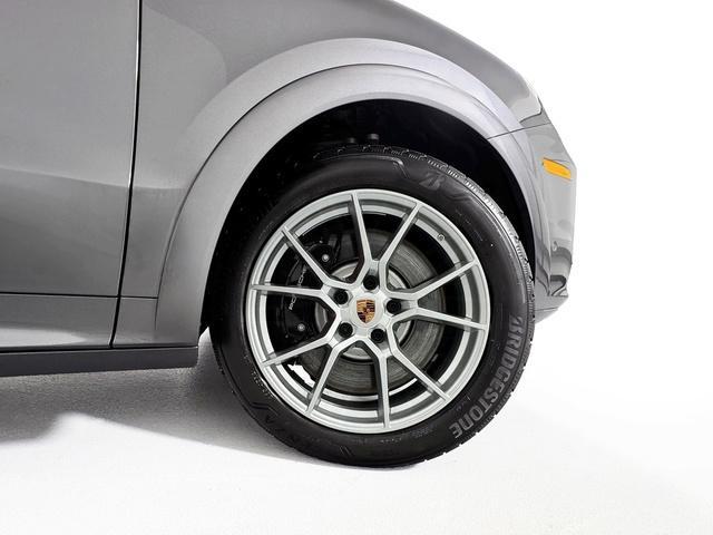 new 2025 Porsche Cayenne car, priced at $92,225