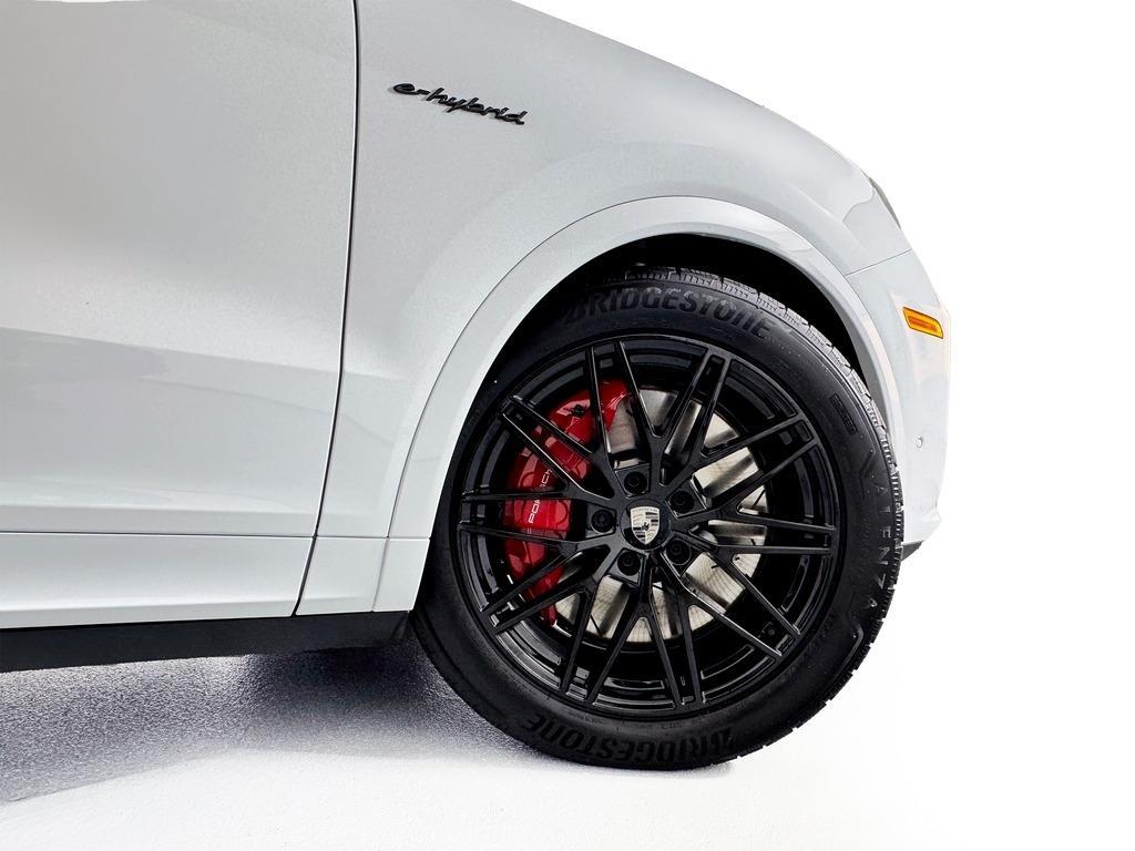 new 2025 Porsche Cayenne car, priced at $171,695