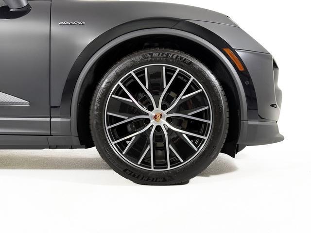 new 2025 Porsche Macan car, priced at $88,455