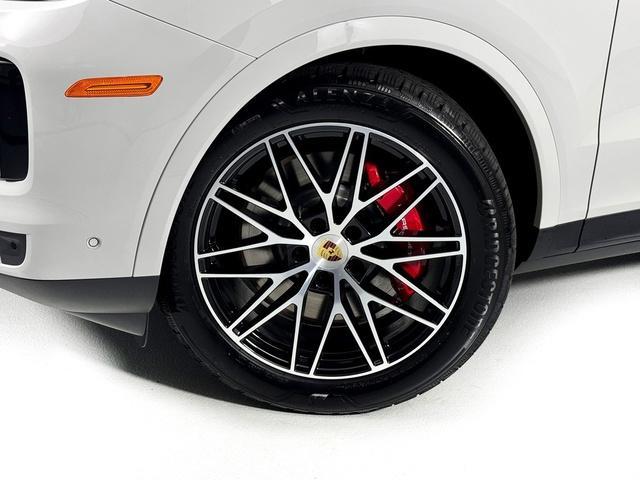 new 2025 Porsche Cayenne car, priced at $121,135
