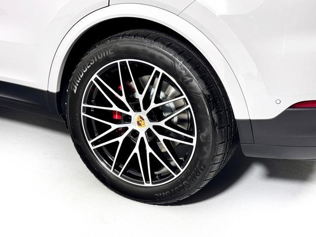new 2025 Porsche Cayenne car, priced at $121,135