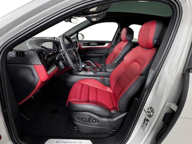 new 2025 Porsche Cayenne car, priced at $128,505