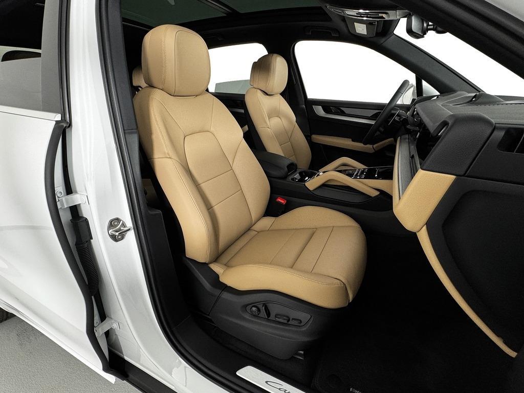 new 2025 Porsche Cayenne car, priced at $118,900