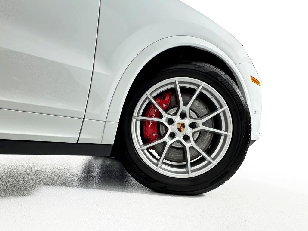 new 2025 Porsche Cayenne car, priced at $118,900