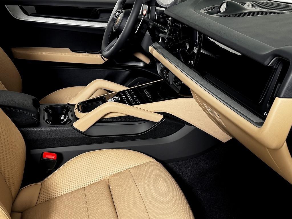 new 2025 Porsche Cayenne car, priced at $118,900