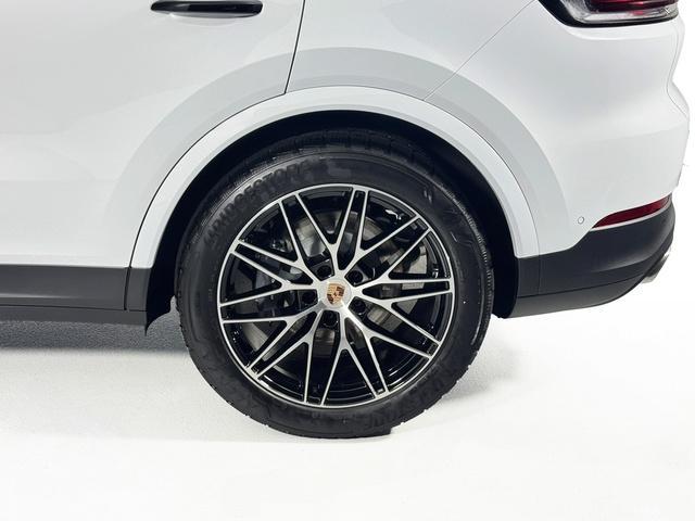 new 2025 Porsche Cayenne car, priced at $102,265