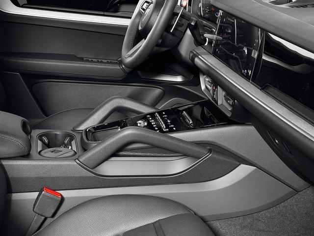 new 2025 Porsche Cayenne car, priced at $102,265