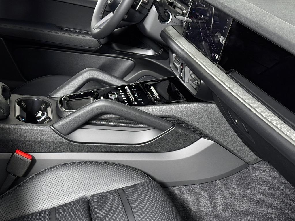 new 2025 Porsche Cayenne car, priced at $121,065